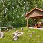 Dworek Apartment *