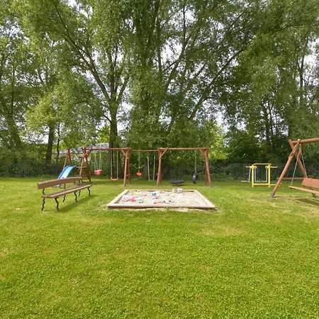 Dworek Apartment *